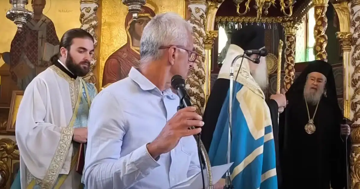 Ζάκυνθος:-Η-απάντηση-του-δασκάλου-στην-επίθεση-του-μητροπολίτη-Δωδώνης-για-το-πουκάμισο-–-«Δεν-είχα-πρόθεση-να-προκαλέσω»