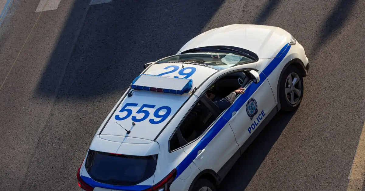 Λάρισα:-41χρονος-κυνηγούσε-37χρονη-στο-δρόμο-με-τσεκούρι-για-χρήματα-που-του-χρωστούσε-ο-άνδρας-της