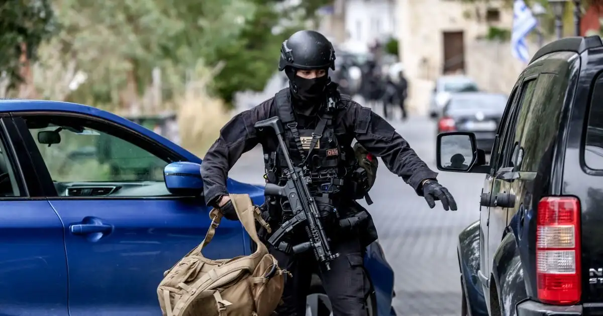 Βορίζια:-Οι-οκτώ-«σασμοί»,-οι-έρευνες-στα-κελιά-των-Καργάκηδων-και-τα-όπλα-που-χρησιμοποιήθηκαν-στο-μακελειό