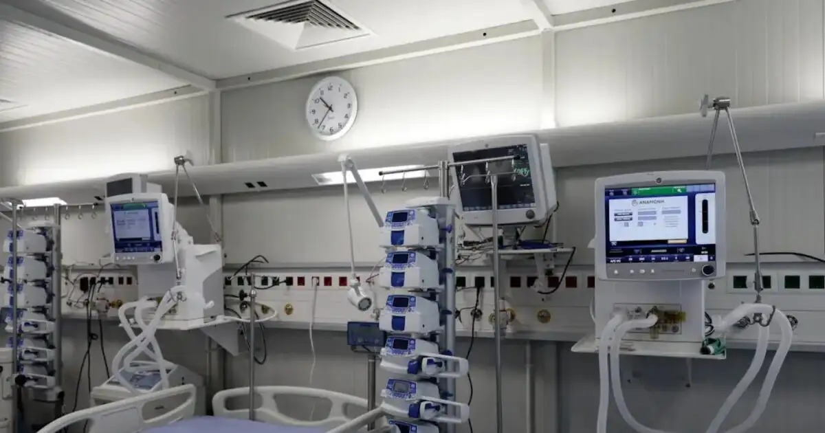 Καρδίτσα:-Κρίσιμη-η-κατάσταση-του-12χρονου-που-έπαθε-εγκαύματα-ρίχνοντας-οινόπνευμα-στο-τζάκι