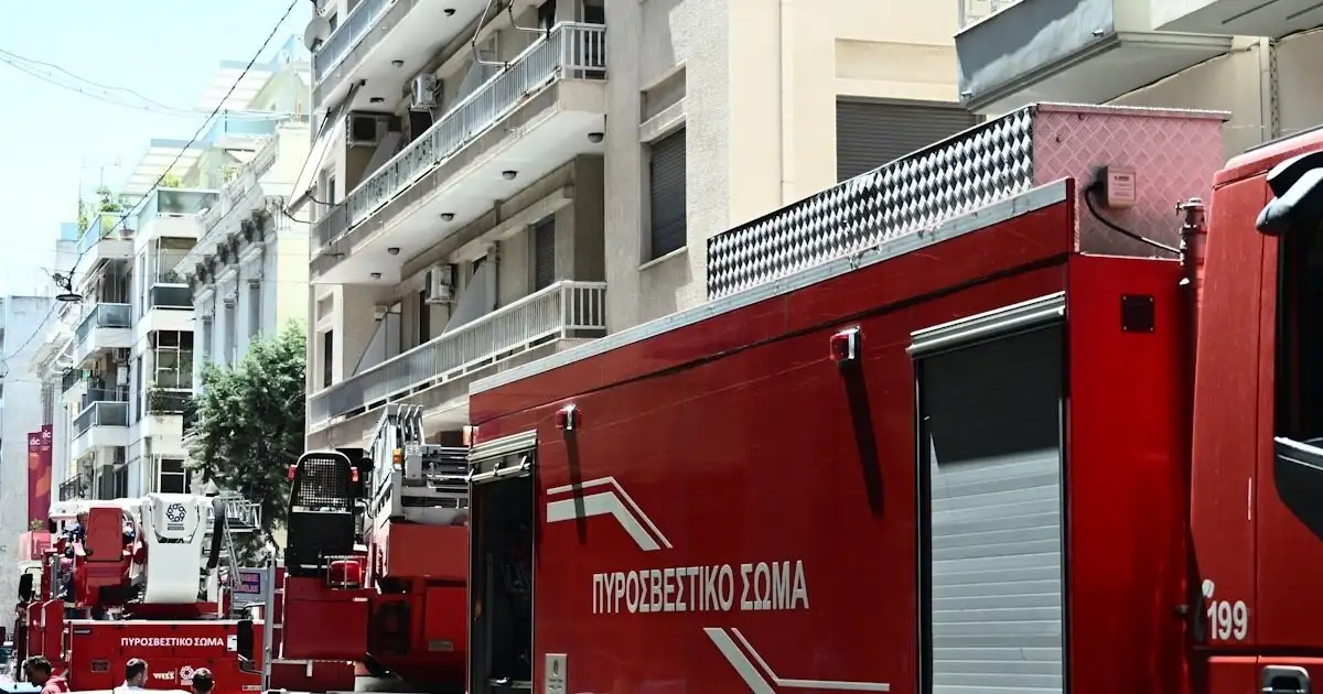 Φωτιά-σε-διαμέρισμα-στο-Περιστέρι:-Ηλικιωμένη-ανασύρθηκε-χωρίς-τις-αισθήσεις-της