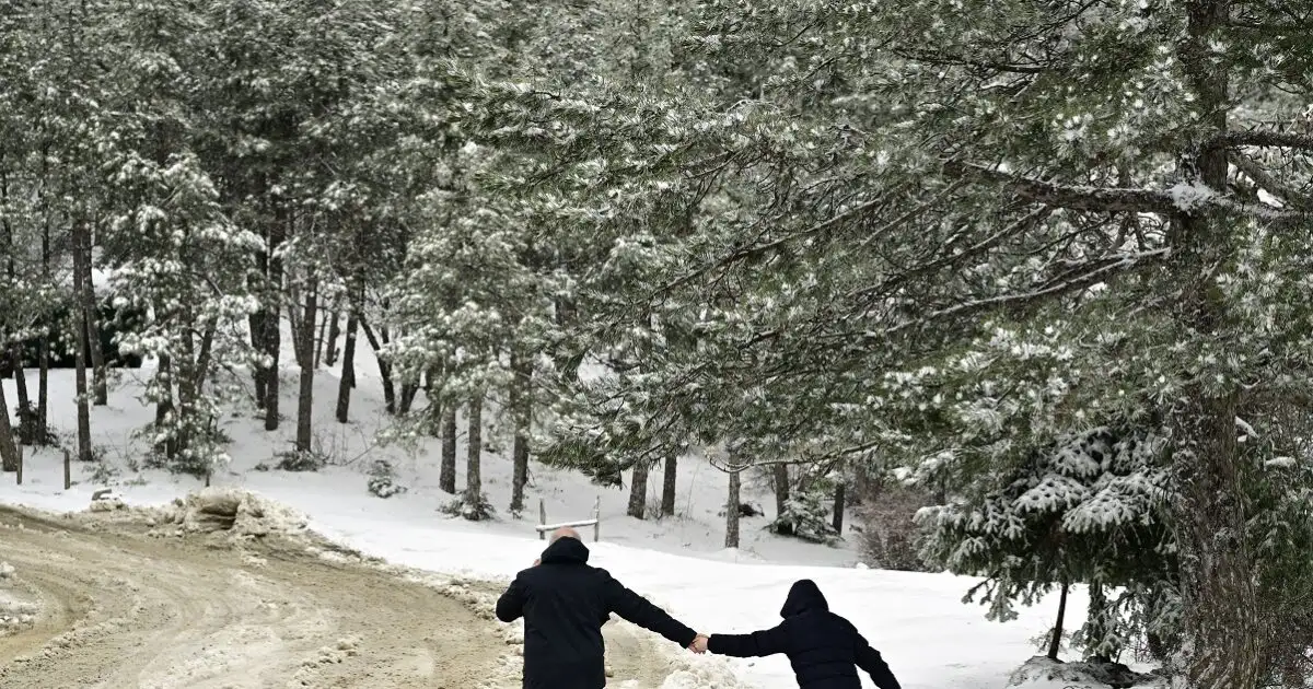 Καιρός:-Στην-«κατάψυξη»-παραμένει-την-Τρίτη-η-χώρα-–-Ακόμη-πιο-τσουχτερό-το-κρύο,-που-θα-χιονίσει