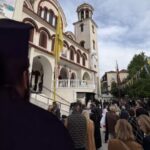 Ιερέας-τα…-έψαλλε-σε-Λαρισαίο-βουλευτή-μέσα-σε-Εκκλησία-την-ώρα-της-λειτουργίας!-–-«Είναι-βλασφημία-να-πουλάνε-πίστη»