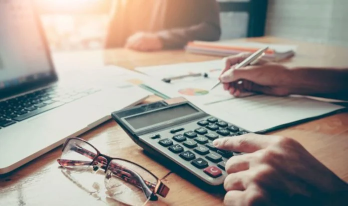 Η-φοροδιαφυγή-κάνει-«πάρτι»:-Κομμώτρια-έκρυψε-472000-ευρώ-και-άνεργος-αύξησε-την-περιουσία-του…-κατά-300.000-ευρώ-–-«Λαβράκια»-έβγαλαν-οι-έλεγχοι-της-ΑΑΔΕ