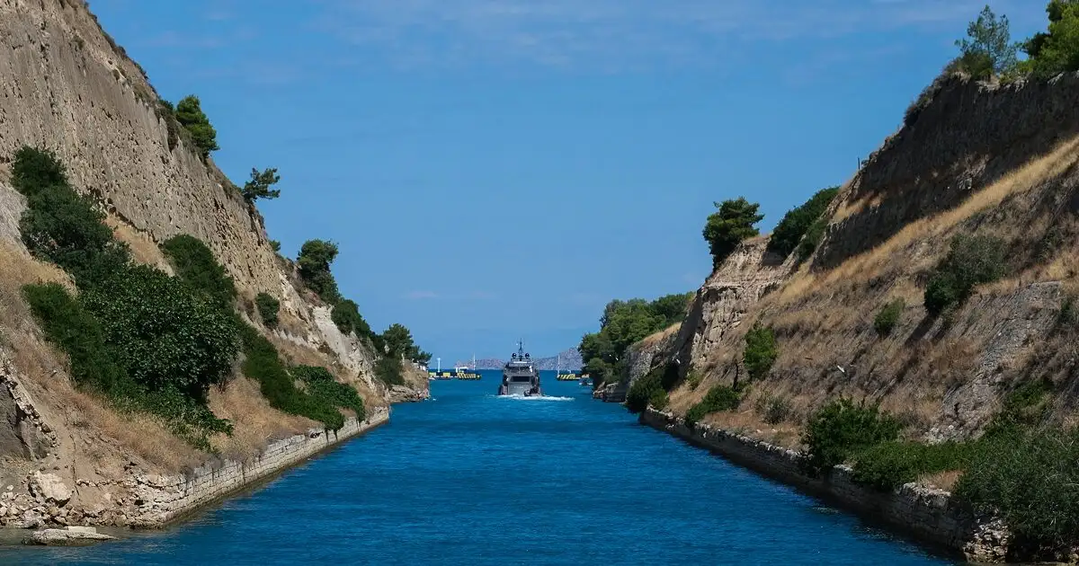 Συναγερμός-για-15χρονη-που-έπεσε-στον-Ισθμό-της-Κορίνθου