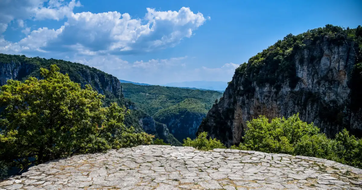 Ζαγόρι:-Αυστριακός-τουρίστας-έπεσε-σε-μονοπάτι-και-τραυματίστηκε