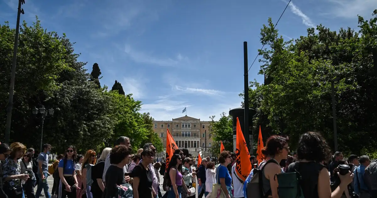 Απεργία-ΑΔΕΔΥ:-Κινητοποιήσεις-στο-κέντρο-της-Αθήνας-–-Εκατοντάδες-εργαζόμενοι-διαμαρτύρονται-στους-δρόμους
