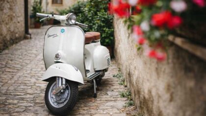 vespa-και-παράδοση-«πλημμυρίζουν»-τα-Μετέωρα