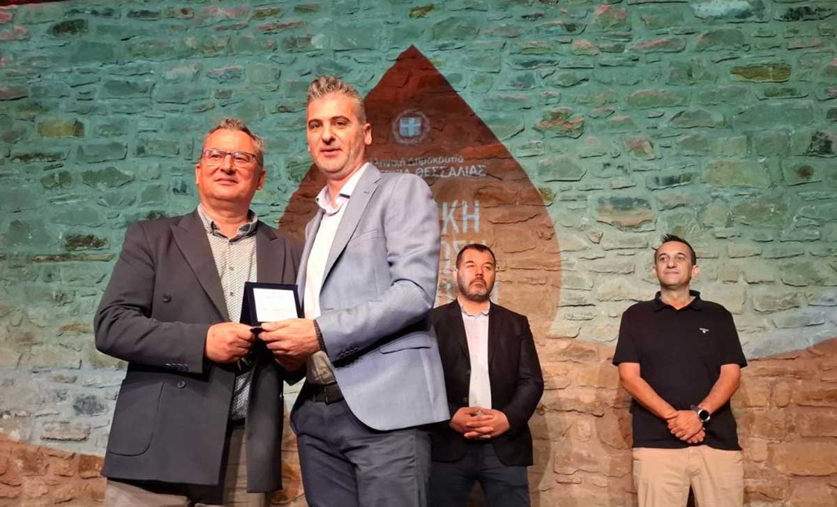 Τρίκαλα:-Τιμήθηκε-η-Ένωση-Αστυνομικών-για-την-αιμοδοσία