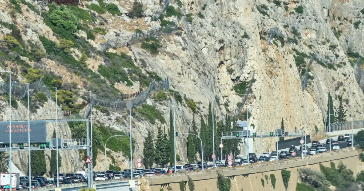 Τροχαίο-στην-Αθηνών-–-Κορίνθου,-στα-Μέγαρα:-Προβλήματα-στην-κυκλοφορία-στο-ρεύμα-προς-Αθήνα