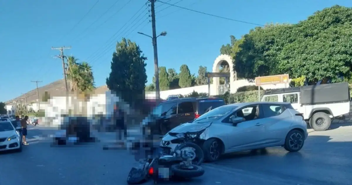 Τροχαίο-δυστύχημα-στην-Πάρο:-Μηχανή-συγκρούστηκε-με-αυτοκίνητο-–-Ένας-νεκρός-και-ένας-τραυματίας