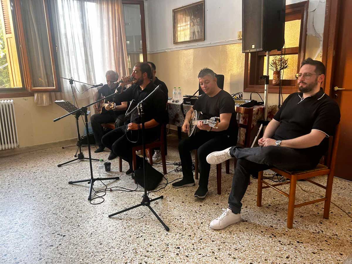 Μουσική-βραδιά-στο-Γηροκομείο-Μεγάλων-Καλυβίων