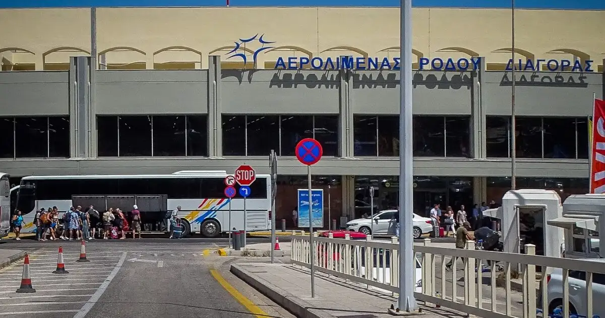 Έκτακτη-προσγείωση-αεροσκάφους-στη-Ρόδο