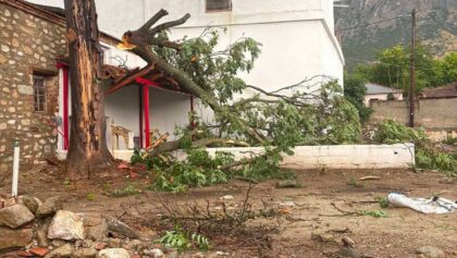 Φαρκαδόνα:-Δρόμοι-και-χωράφια-πνίγηκαν-στα-νερά