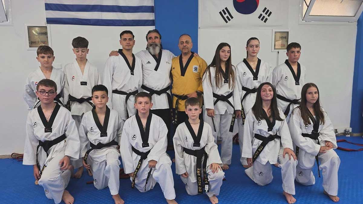 Με-δώδεκα-νέες-Μαύρες-Ζώνες-o-ΑΓΣ.-Ταεκβοντό-Τρικάλων
