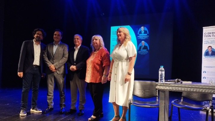 Δ.-Παπαστεργίου:-«Η-ζωή-δεν-είναι-μόνο-μέσα-στο-κινητό»