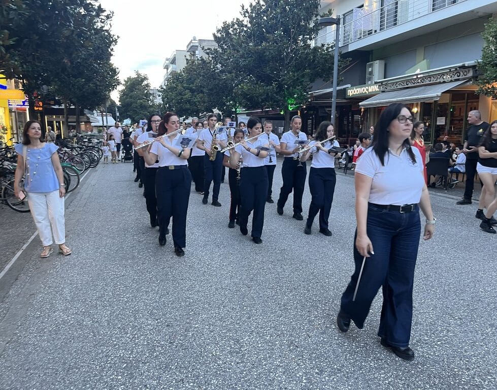 Νότες-και-χρώματα-σε-μουσικό-περίπατο-από-τη-Δημοτική-Φιλαρμονική-Τρικάλων-(φωτο)