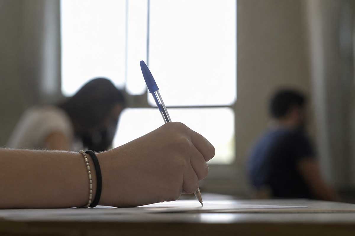 Πανελλαδικές:-Στη-Βουλή-οι-καταγγελίες-γονέων-από-τα-Τρίκαλα