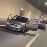Επικίνδυνη-οδήγηση:-Όχημα-κινείτο-με-ανοιχτές-πόρτες-ανοιχτές-μέσα-σε-σήραγγα-για-να…-ακούγεται-η-μουσική-–-ΒΙΝΤΕΟ