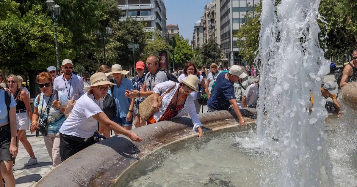 Καιρός:-Τετραήμερος-καύσωνας-με-θερμοκρασίες-που-θα-αγγίξουν-τους-42-βαθμούς-Κελσίου-–-Οι-περιοχές-που-θα-βρεθούν-στο-«κόκκινο»