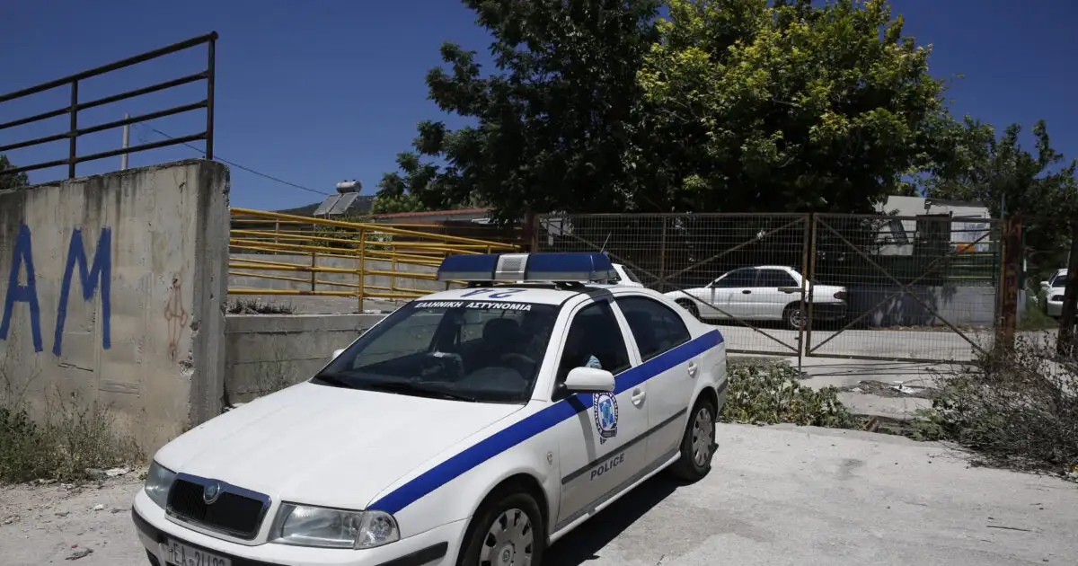 Άργος-Ορεστικό:-Μεθυσμένος-εισέβαλε-με-αυτοκίνητο-σε-στρατόπεδο-–-Από-τύχη-γλίτωσαν-στελέχη-της-μονάδας