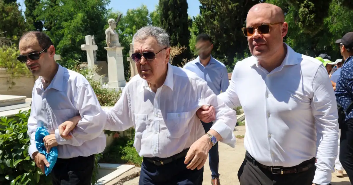 Αλίκη-Βουγιουκλάκη:-Συγκίνηση-στο-μνημόσυνο-για-τα-30-χρόνια-από-τον-θάνατό-της