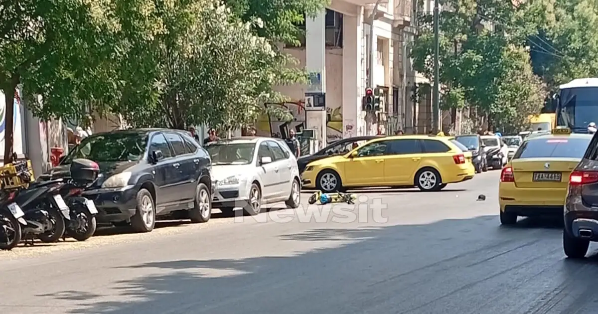 Τροχαίο-στον-Άγιο-Παντελεήμονα:-Αυτοκίνητο-συγκρούστηκε-με-πατίνι-–-Στο-νοσοκομείο-17χρονος-με-τραύμα-στο-κεφάλι