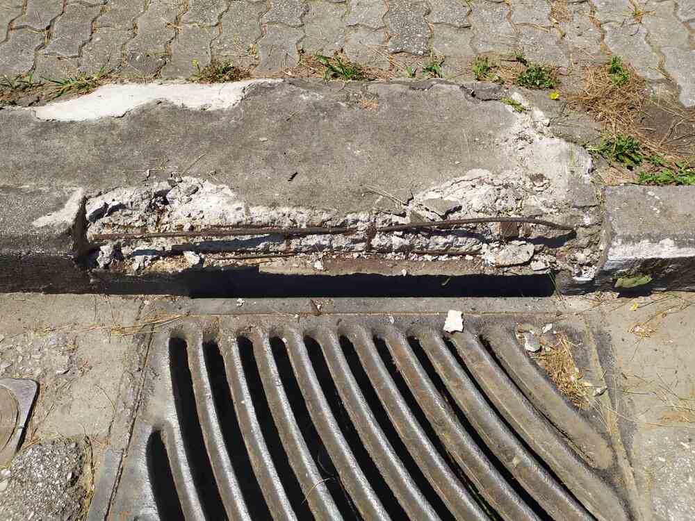 Η-κακή-βαθμολογία-των-πολιτών-στους-δήμους-για-πεζοδρόμια,-στάθμευση,-και-υποδομές-ΑμΕΑ-–-Τι-απαντούν-οι-δήμαρχοι