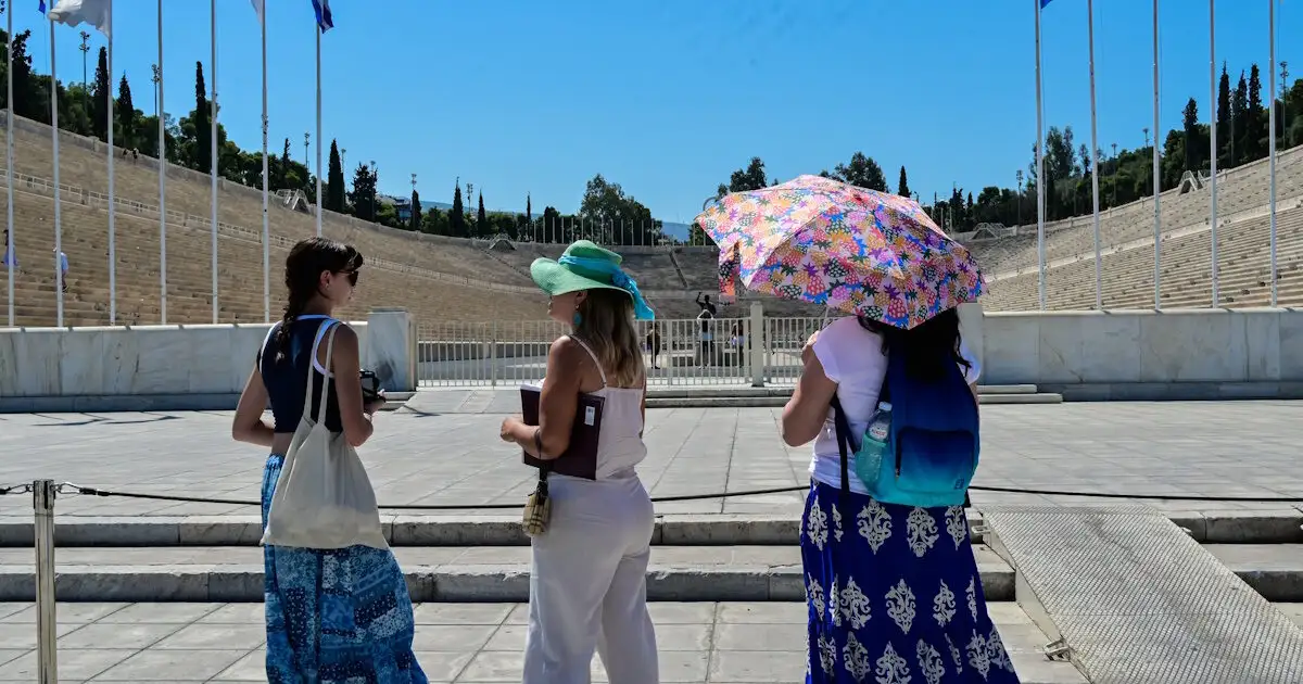 Καύσωνας:-Τους-43,5-βαθμούς-άγγιξε-η-θερμοκρασία,-«έλιωσε»-με-75-βαθμούς-το-Καλλιμάρμαρο-–-Πότε-αλλάζει-το-σκηνικό-του-καιρού