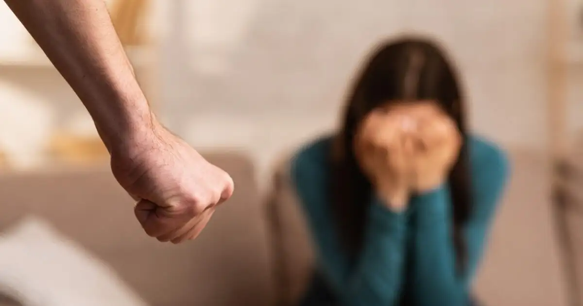 Σοκ-στην-Καλλιθέα:-37χρονη-απέβαλε-μετά-από-άγριο-ξυλοδαρμό-από-τον-πρώην-σύντροφό-της