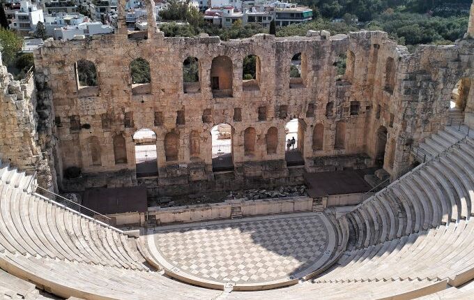 «Υποθήκη»-50-ετών-στα-αρχαία-μνημεία:-Η-Μενδώνη-περνά-τη-διαχείρισή-τους-σε-ιδιώτες-–-Στους-δρόμους-αρχαιολόγοι-και-εργαζόμενοι