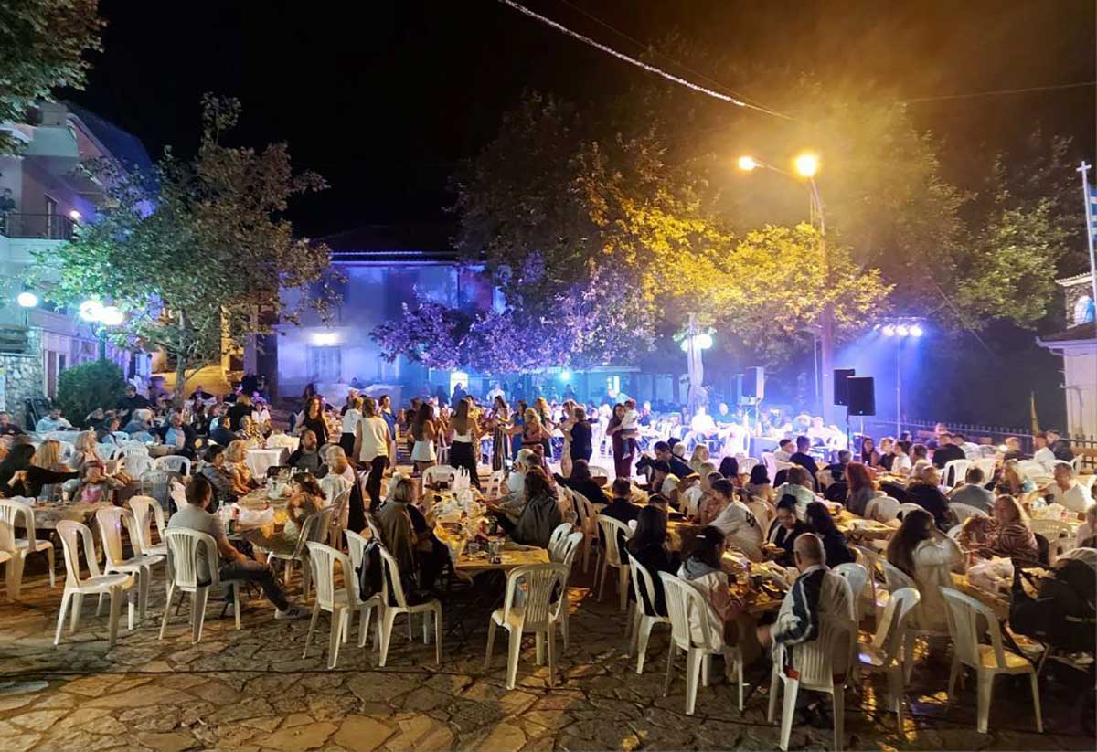 Με-χορό-και-κόσμο-το-1ο-Αντάμωμα-Ξυλοπαροικιωτών