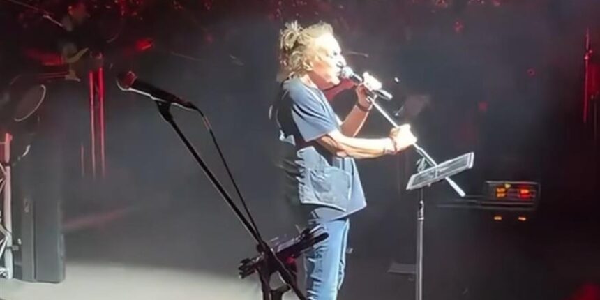 «Δύο-άνθρωποι-κάηκαν-δίπλα-μας»:-Ο-Βασίλης-Παπακωνσταντίνου-ζήτησε-από-θεατές-να-σβήσουν-καπνογόνα-σε-συναυλία-στο-Ηράκλειο