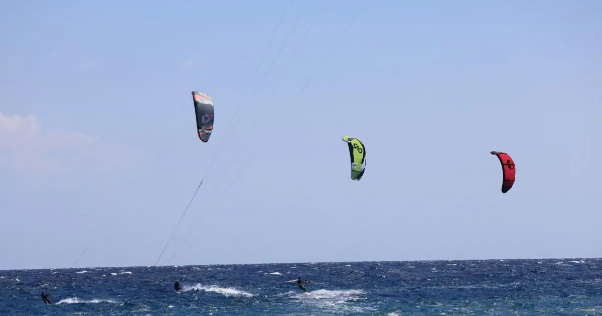 Τραυματίστηκε-40χρονος-κάνοντας-kite-surf-στην-Αντίπαρο