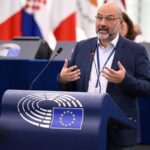 Σάκης-Αρναούτογλου:-Η-ερημοποίηση-δεν-αρχίζει-όταν-εμφανιστεί-η-έρημος