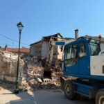 Ο-Μερτσιώτης-έπιασε-δουλειά…-γκρεμίζοντας