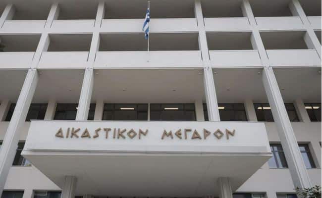 Λάρισα:-Νέα-ποινή-στον-50χρονο-με-το-τσεκούρι-–-4-χρόνια-και-4-μήνες-χωρίς-αναστολή-για-την-ομηρία-της-πρώην-συζύγου-του