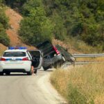 Τροχαίο-στην-Καλαμπάκα-–-ΙΧ-«σκαρφάλωσε»-στις-μπάρες