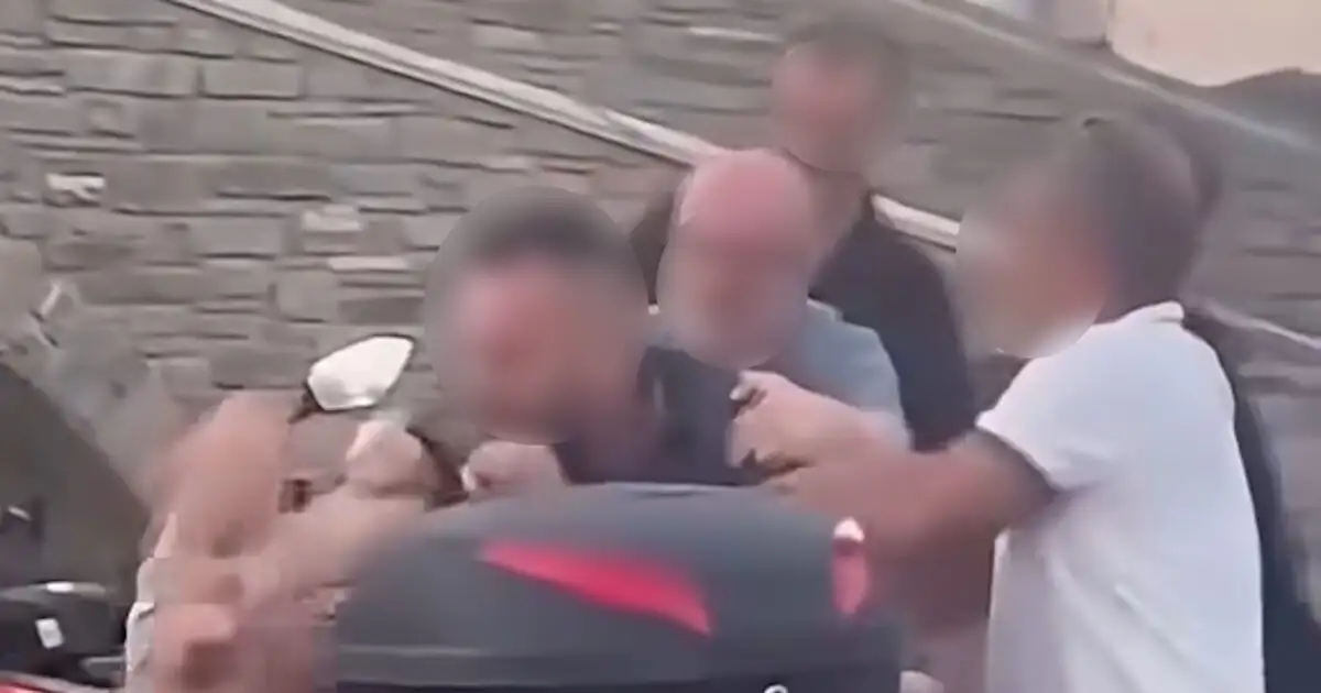 Πάρος:-Απολύθηκε-ο-οδηγός-ταξί-που-ξυλοκόπησε-υπάλληλο-για-μια-θέση-στάθμευσης-–-«Δεν-έχει-θέση-στην-επιχείρησή-μου»