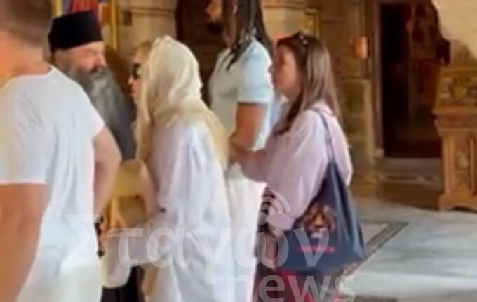 ΑΠΟΚΛΕΙΣΤΙΚΟ:-Βίντεο-και-εικόνες-του-stagonnews-από-την-επίσκεψη-της-madonna-στην-Ιερά-Μονή-Βαρλαάμ-Μετεώρων