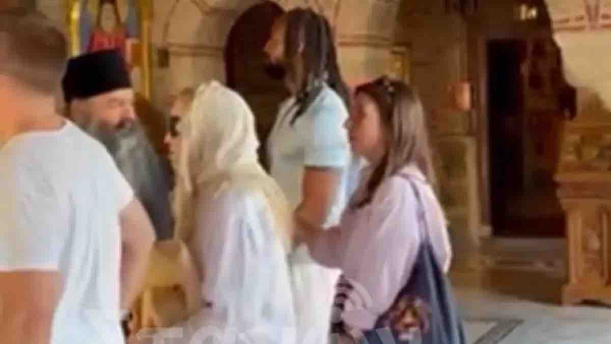 Η-Μαντόνα-στα-Μετέωρα:-Εικόνες-και-βίντεο-από-την-επίσκεψή-της-στη-Μονή-Βαρλαάμ