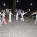Πετροχώρι:-Δημοτική-βραδιά-με-πολύ-κόσμο-στην-πλατεία