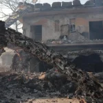 Σαλαμίνα:-Δύο-νεκροί-στα-Περιστέρια,-10-τραυματίες-και-καμένα-σπίτια-–-Χωρίς-ενιαίο-μέτωπο-η-πυρκαγιά,-μάχη-με-διάσπαρτες-εστίες-ΦΩΤΟ-και-ΒΙΝΤΕΟ