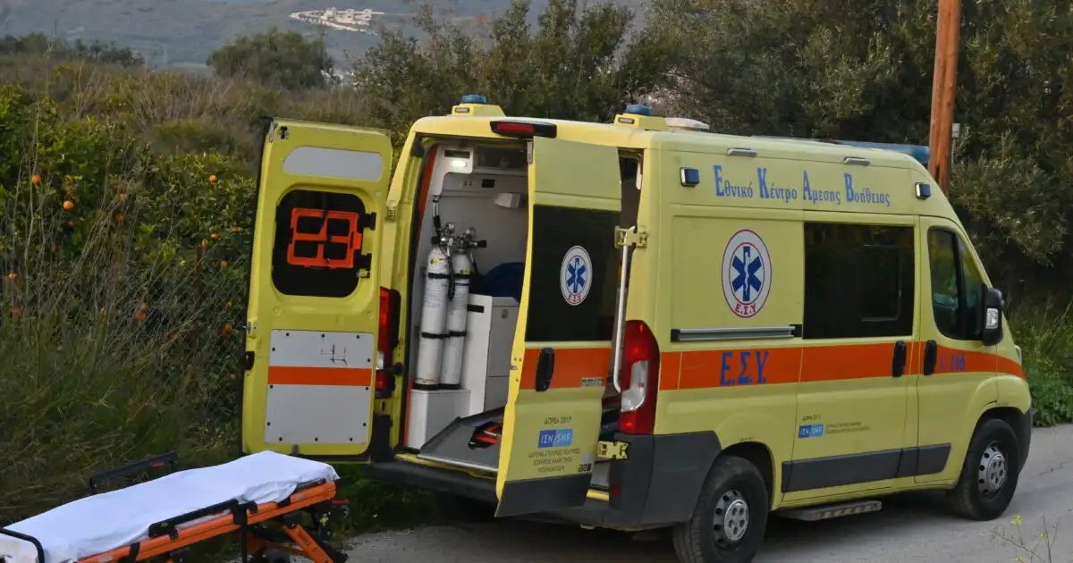 Φθιώτιδα:-Τροχαίο-με-τρία-μηχανάκια-στα-Καμένα-Βούρλα-–-Τέσσερις-τραυματίες,-οι-δύο-ανήλικοι