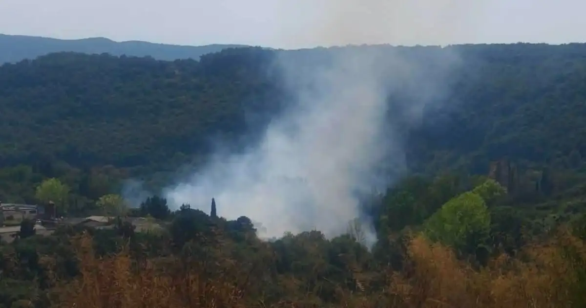 Φωτιά-στο-Τεμπλόνι-Κέρκυρας:-Μήνυμα-112,-σηκώθηκαν-7-εναέρια-μέσα