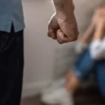 Στη-φυλακή-36χρονος-για-ενδοοικογενειακή-βία-στην-Κρήτη-–-Ξυλοκόπησε-άγρια-τη-σύζυγό-του-ενώ-κοιμόταν