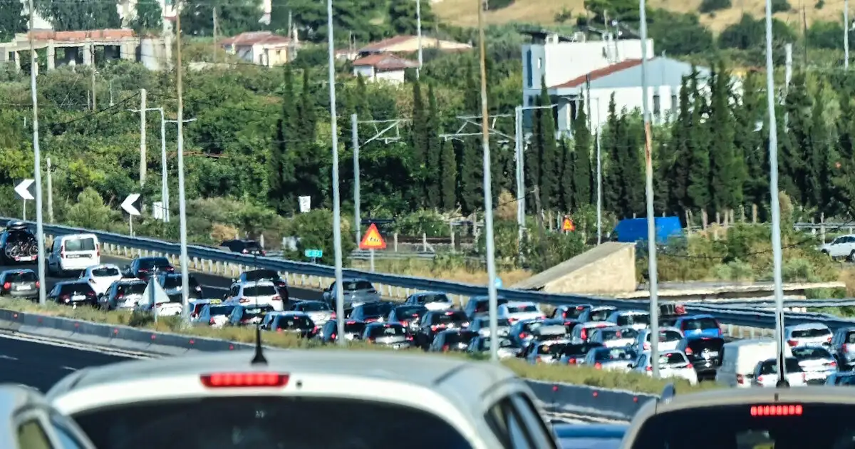 Ταλαιπωρία-στην-επιστροφή-των-αδειούχων-του-Αυγούστου-στην-Κορίνθου-–-Αθηνών-σε-Κινέτα-και-Μέγαρα