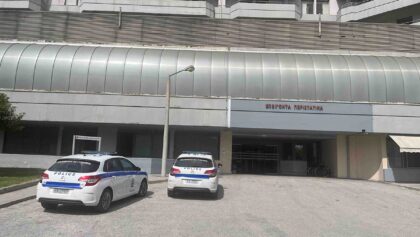 Τροχαίο-στον-κόμβο-Γόμφων-–-Λαζαρίνας:-Τραυματίστηκε-30χρονος-δικυκλιστής