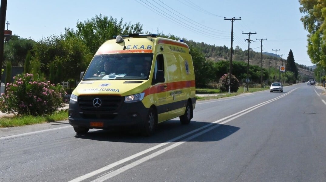 tροχαίο-στον-κόμβο-Γόμφων-–-Λαζαρίνας-–-Στο-νοσοκομείο-μεταφέρθηκε-30χρονος-δικυκλιστής