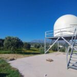 Το-Υπουργείο-Ψηφιακής-Διακυβέρνησης-και-ΤΝ-ενισχύει-τις-διαστημικές-υποδομές-της-χώρας-–-Στο-ΙΤΕ-ο-επίγειος-δορυφορικός-σταθμός-του-«Εθνικού-Προγράμματος-Μικροδορυφόρων»